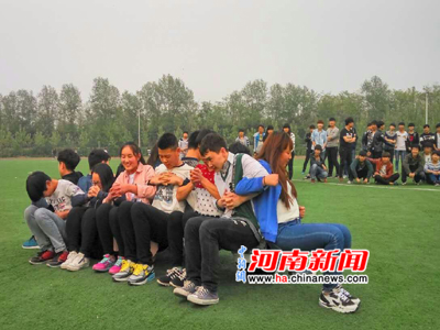 许昌县职业中专首次进行学生拓展训练 许昌县职业中专首次进行学生拓展训练
